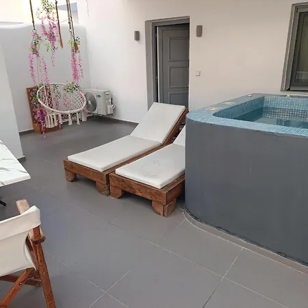 The Muses Of Santorini Private Jacuzzi Vóthon