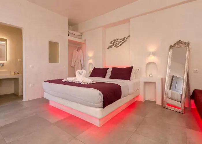 The Muses Of Santorini Private Jacuzzi