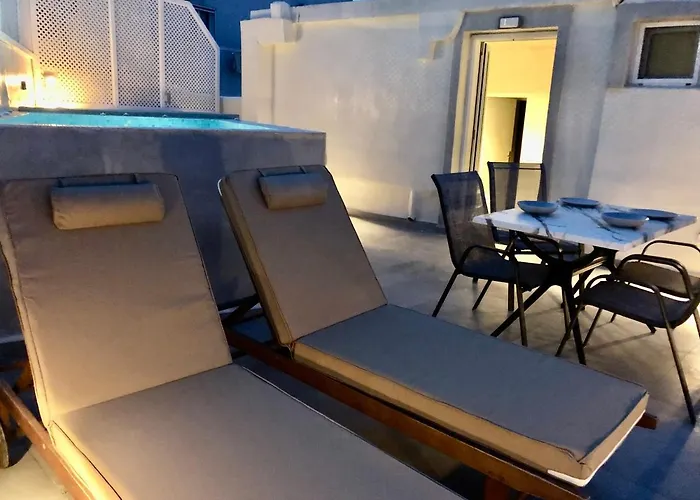 The Muses Of Santorini Private Jacuzzi Вотон