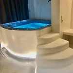 The Muses Of Santorini Private Jacuzzi Βόθον