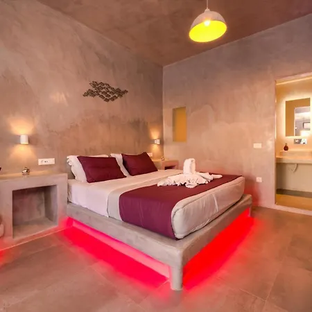 The Muses Of Santorini Private Jacuzzi Apartment