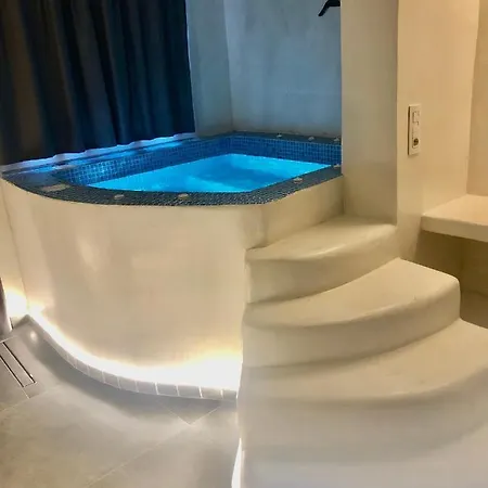 The Muses Of Santorini Private Jacuzzi Vóthon