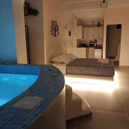 The Muses Of Santorini Private Jacuzzi *