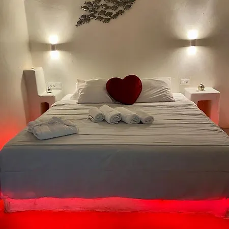 The Muses Of Santorini Private Jacuzzi 아파트 Vóthon