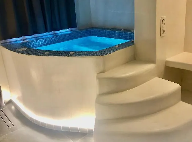 The Muses Of Santorini Private Jacuzzi Vóthon