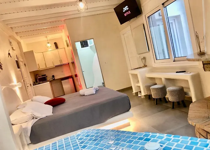 The Muses Of Santorini Private Jacuzzi Vóthon