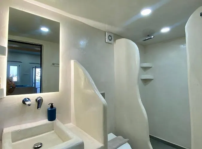 The Muses Of Santorini Private Jacuzzi