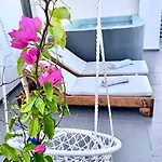 The Muses Of Santorini Private Jacuzzi Apartment Vothon