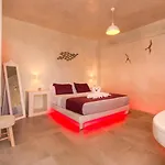 Апартаменты The Muses Of Santorini Private Jacuzzi *