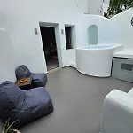 Апартаменты The Muses Of Santorini Private Jacuzzi *
