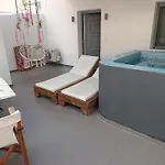 The Muses Of Santorini Private Jacuzzi Вотон