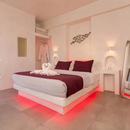 The Muses Of Santorini Private Jacuzzi