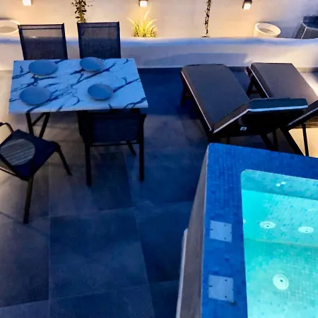 The Muses Of Santorini Private Jacuzzi Vóthon
