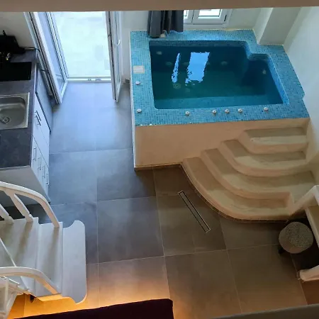 The Muses Of Santorini Private Jacuzzi *