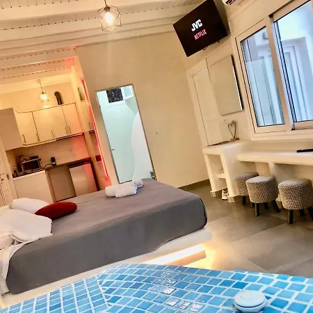 The Muses Of Santorini Private Jacuzzi Vóthon