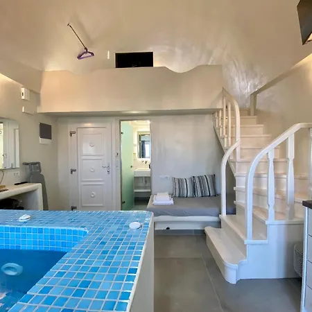 The Muses Of Santorini Private Jacuzzi Vóthon