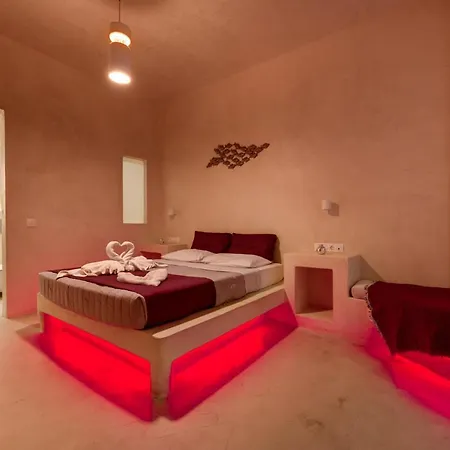 The Muses Of Santorini Private Jacuzzi *