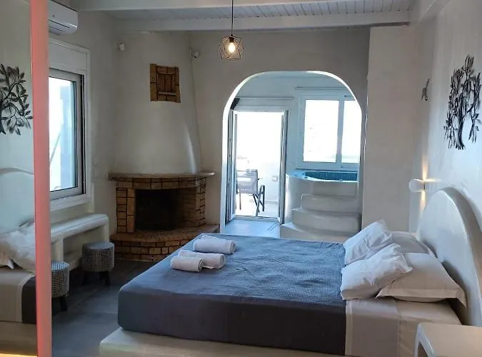 The Muses Of Santorini Private Jacuzzi