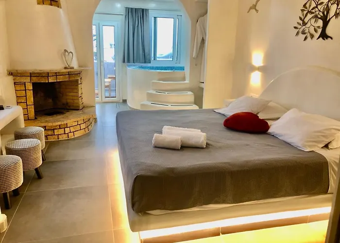 The Muses Of Santorini Private Jacuzzi Apartment