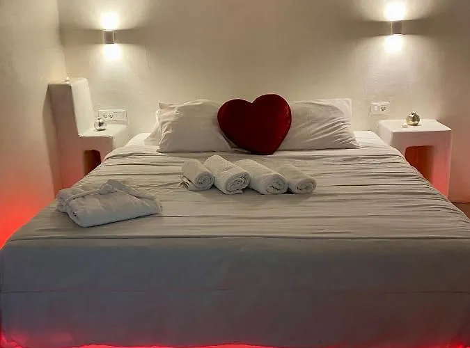 The Muses Of Santorini Private Jacuzzi Apartman Vóthon