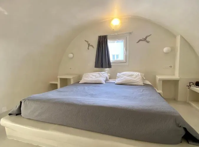 The Muses Of Santorini Private Jacuzzi Apartment Vothon