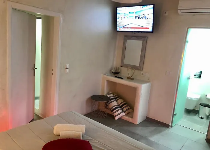 The Muses Of Santorini Private Jacuzzi Apartment Vothon